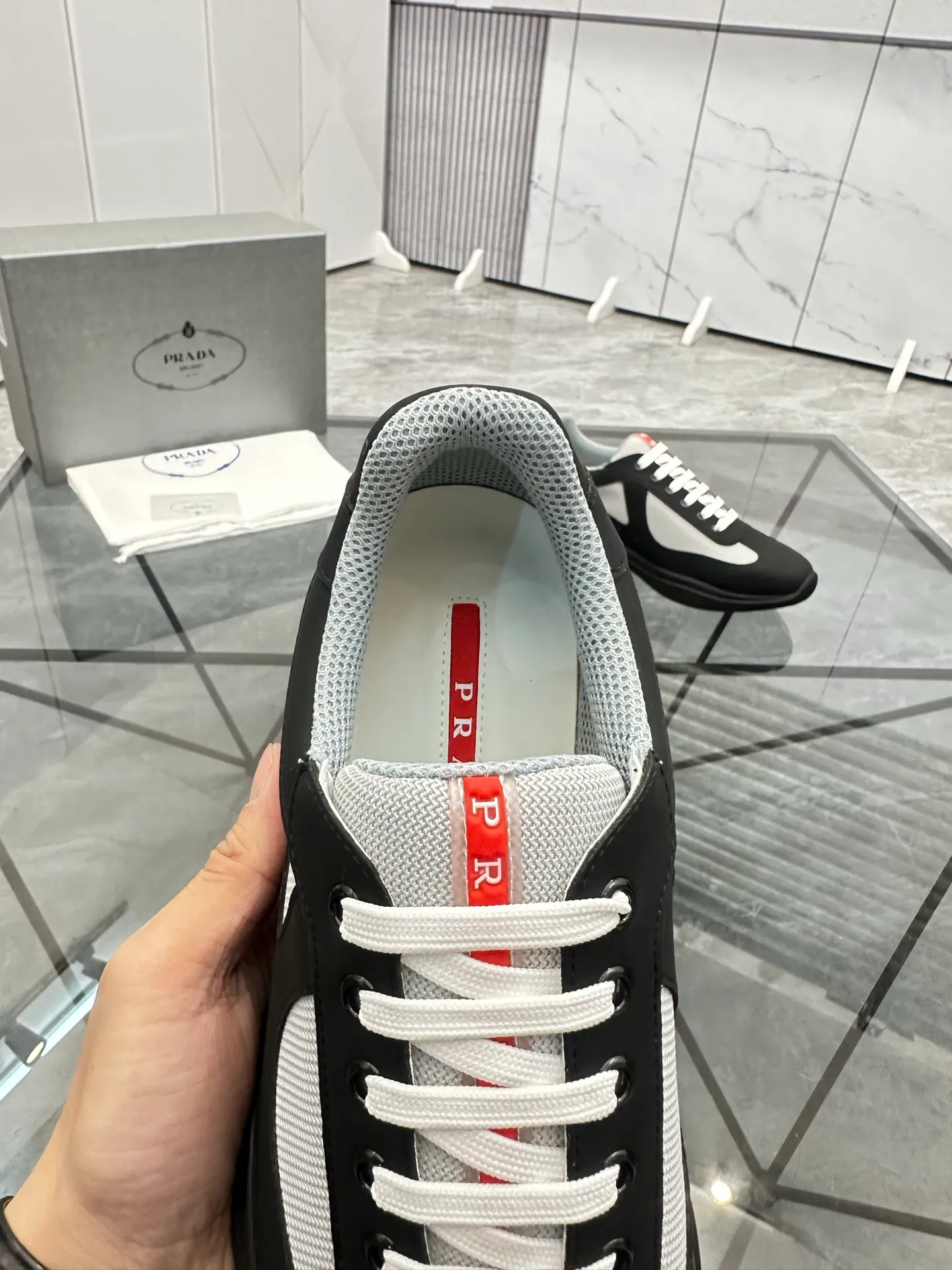 Men's shoes: 💰P360¥ Product trademark: Prada *"Prada*" low-top casual shoes Regular size: 35-47 (can be customized to 48) couple style Product materials: imported silk leather upper, breathable lining, original outsole. Number: 943